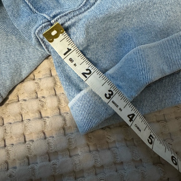 American Eagle Light Wash Size 18 Jean Shorts - Picture 2 of 4